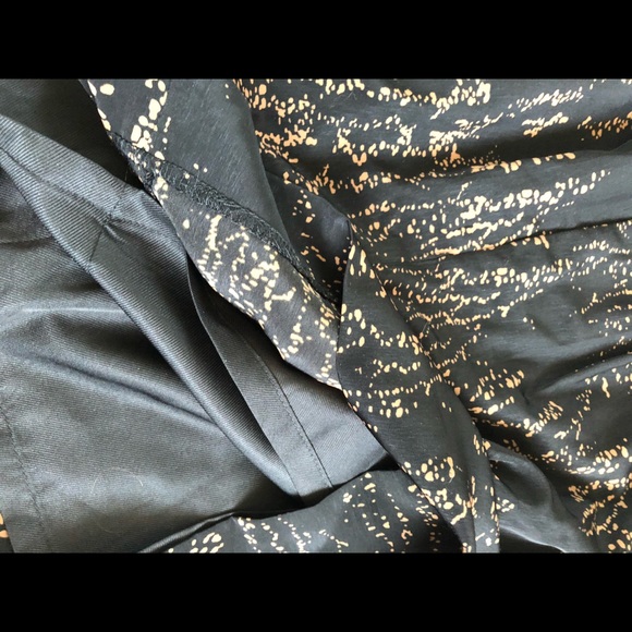 🎁3/$30Old Navy Silk skirt - Picture 4 of 4